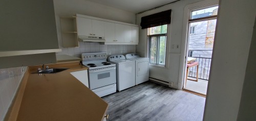 Cuisine - 8621 Rue St-Denis, Montréal (Villeray/Saint-Michel/Parc-Extension), QC - Indoor Photo Showing Kitchen