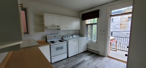 Cuisine - 8621 Rue St-Denis, Montréal (Villeray/Saint-Michel/Parc-Extension), QC - Indoor