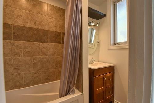 Salle de bains - 8615 Rue St-Denis, Montréal (Villeray/Saint-Michel/Parc-Extension), QC - Indoor Photo Showing Bathroom