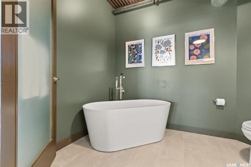 305 1275 Broad Street, Regina, SK - Indoor Photo Showing Bathroom