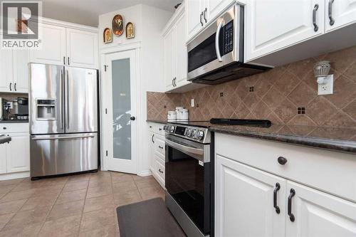 15 Volk Place, Red Deer, AB - Indoor Photo Showing Kitchen With Upgraded Kitchen