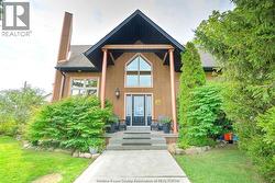 535 ERIE S (COUNTY RD 13)  Essex, ON N0R 1G0