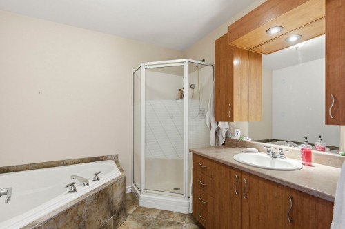 Salle de bains - 202-5915 Rue Hochelaga, Montréal (Mercier/Hochelaga-Maisonneuve), QC - Indoor Photo Showing Bathroom