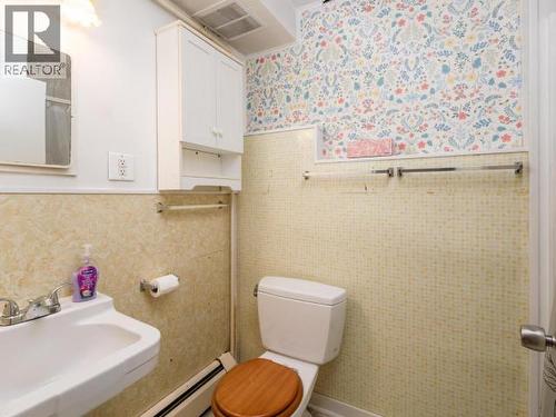 6 Tatchun Road, Whitehorse, YT - Indoor Photo Showing Bathroom