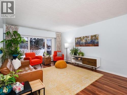 6 Tatchun Road, Whitehorse, YT - Indoor Photo Showing Living Room