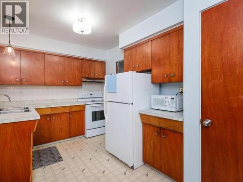 6 Tatchun Road, Whitehorse, YT - Indoor Photo Showing Kitchen With Double Sink