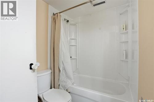 3523 Taylor Street E, Saskatoon, SK - Indoor Photo Showing Bathroom