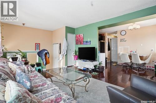 3523 Taylor Street E, Saskatoon, SK - Indoor Photo Showing Living Room