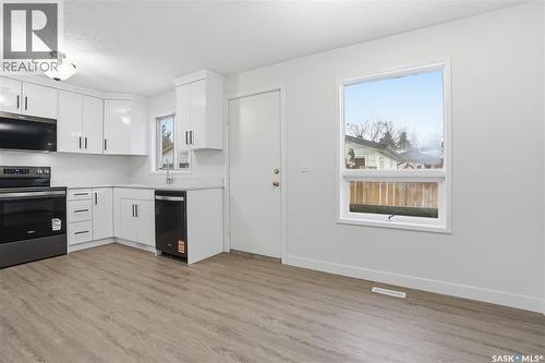 226 Stillwater Drive, Saskatoon, SK - Indoor Photo Showing Kitchen