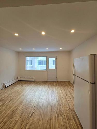 Salon - 8-2530 Rue Sicard, Montréal (Mercier/Hochelaga-Maisonneuve), QC - Indoor Photo Showing Other Room
