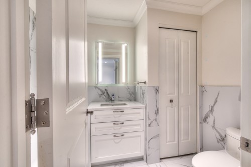 Bathroom - 201-4469 Rue Ste-Catherine O., Westmount, QC - Indoor Photo Showing Bathroom