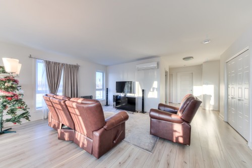 Salle familiale - 683 Rue Péladeau, Laval (Auteuil), QC - Indoor Photo Showing Living Room