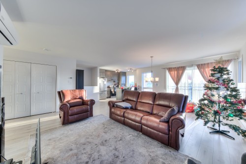 Salon - 683 Rue Péladeau, Laval (Auteuil), QC - Indoor Photo Showing Living Room