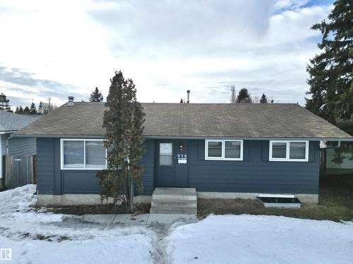 936 KNOTTWOOD RD S NW  Edmonton, AB T6K 3C2