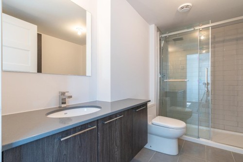 Bathroom - 388 Av. Skaniatarati, Montréal (Lachine), QC - Indoor Photo Showing Bathroom