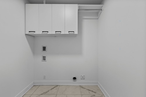 Salle de lavage - 201-13225 Boul. Du Curé-Labelle, Mirabel, QC - Indoor