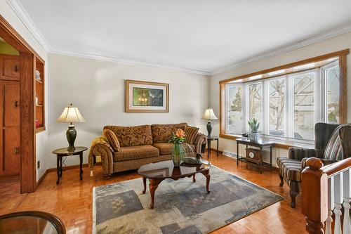 Salon - 52 Place Jasper, Candiac, QC - Indoor Photo Showing Living Room