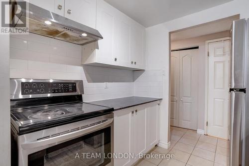 407 - 155 Kent Street, London East (East F), ON - Indoor Photo Showing Kitchen