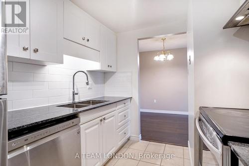 407 - 155 Kent Street, London East (East F), ON - Indoor Photo Showing Kitchen With Double Sink