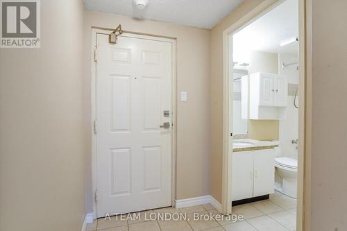 407 - 155 Kent Street, London East (East F), ON - Indoor