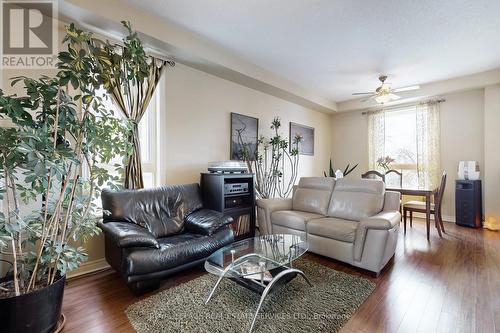 65 Ashdale Road, Brampton, ON - Indoor Photo Showing Living Room