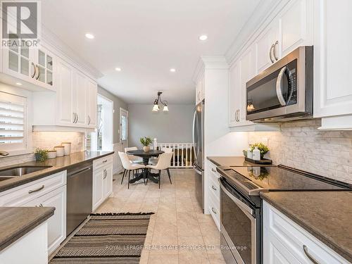 437 Highside Drive, Milton, ON - Indoor Photo Showing Kitchen With Stainless Steel Kitchen With Upgraded Kitchen