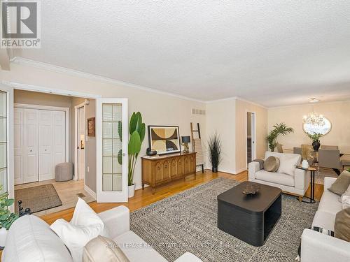 437 Highside Drive, Milton, ON - Indoor Photo Showing Living Room