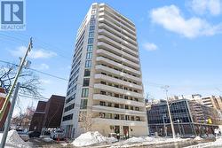 1004 - 200 BAY STREET  Ottawa, ON K1R 7W8