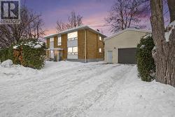 981 LARKIN STREET  Ottawa, ON K1Z 5R5