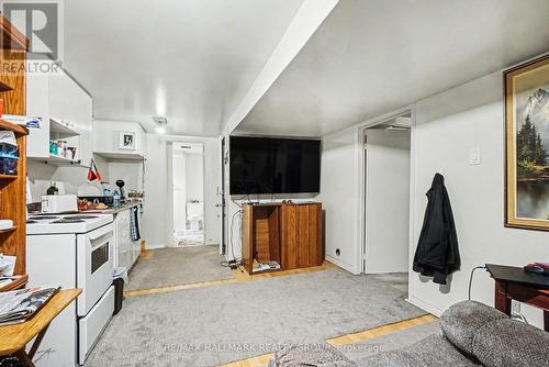 981 Larkin Street, Ottawa, ON - Indoor Photo Showing Kitchen