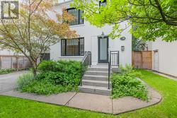 248 SANDRINGHAM DRIVE  Toronto, ON M3H 1G3