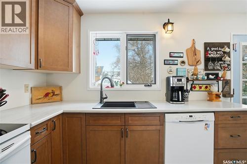 714 Wilkinson Way, Saskatoon, SK - Indoor Photo Showing Kitchen
