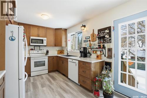 714 Wilkinson Way, Saskatoon, SK - Indoor Photo Showing Kitchen