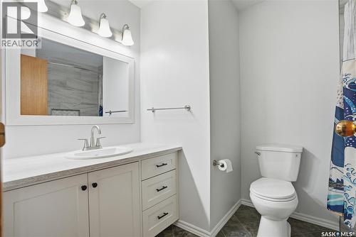714 Wilkinson Way, Saskatoon, SK - Indoor Photo Showing Bathroom