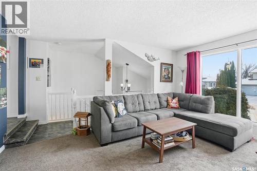 714 Wilkinson Way, Saskatoon, SK - Indoor Photo Showing Living Room