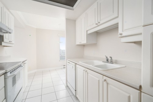 Cuisine - 1104-815 Rue Muir, Montréal (Saint-Laurent), QC - Indoor Photo Showing Kitchen