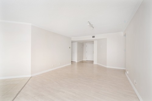 Salon - 1104-815 Rue Muir, Montréal (Saint-Laurent), QC - Indoor Photo Showing Other Room