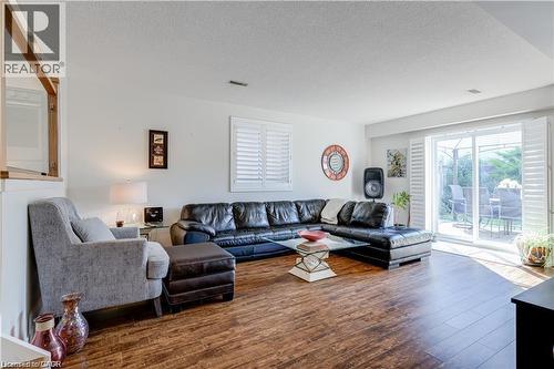 18 Charing Drive, Hamilton, ON - Indoor Photo Showing Living Room