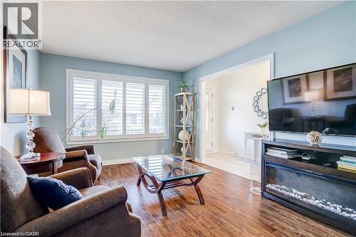 18 Charing Drive, Hamilton, ON - Indoor Photo Showing Living Room