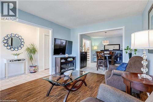 18 Charing Drive, Hamilton, ON - Indoor Photo Showing Living Room