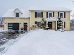 39 Stirling Avenue  Wolfville, NS B4P 2N3