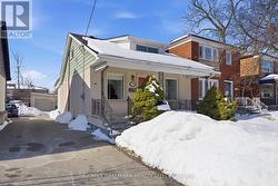 1002 VICTORIA PARK AVENUE  Toronto, ON M4B 2J6