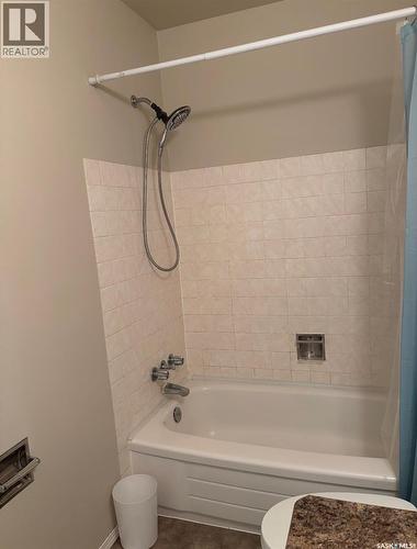19 Hunt Crescent, Regina, SK - Indoor Photo Showing Bathroom