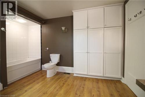 Second Floor Bathroom - 1076 King Road, Burlington, ON - Indoor Photo Showing Bathroom