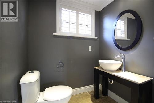 Main floor bathroom - 1076 King Road, Burlington, ON - Indoor Photo Showing Bathroom