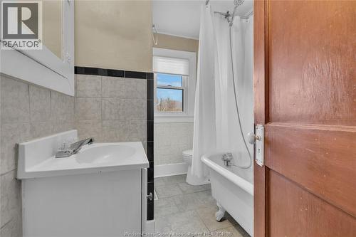 486-488 Cameron, Windsor, ON - Indoor Photo Showing Bathroom