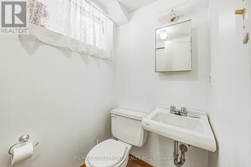 26 Quaker Crescent, Hamilton, ON - Indoor Photo Showing Bathroom