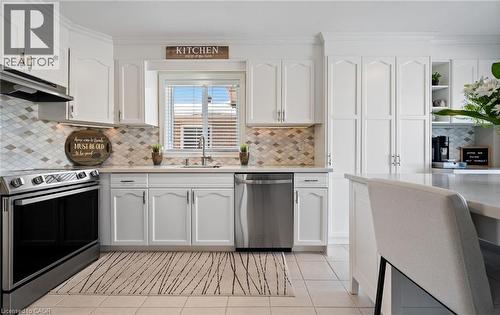 39 Colonial Crescent, Grimsby, ON - Indoor Photo Showing Kitchen With Stainless Steel Kitchen With Upgraded Kitchen