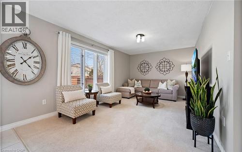 39 Colonial Crescent, Grimsby, ON - Indoor Photo Showing Living Room