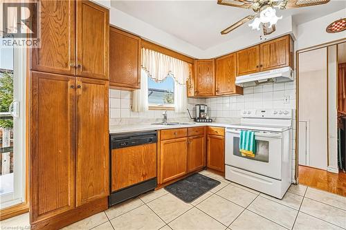 26 Quaker Crescent, Hamilton, ON - Indoor Photo Showing Kitchen With Double Sink